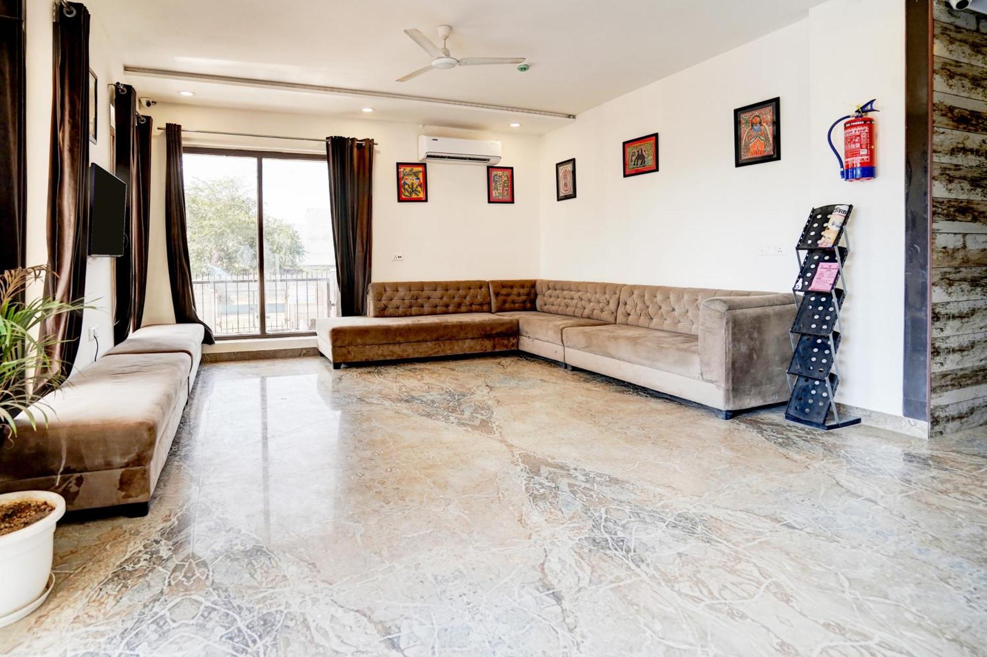 Super Townhouse Taj Nagri Basai Formerly Royal Empire Tājganj Exteriér fotografie